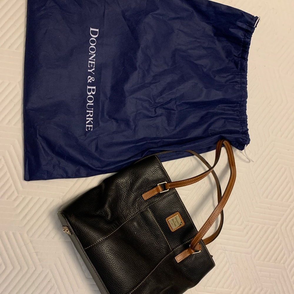 Dooney & Bourke purse!!